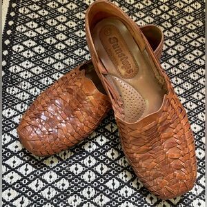 Men’s handwoven brown huarache leather sandals. Size 10 Used in great condition